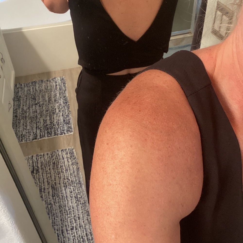 Black, V-neck Jumpsuit💁🏼‍♀️ - Picture 3 of 3